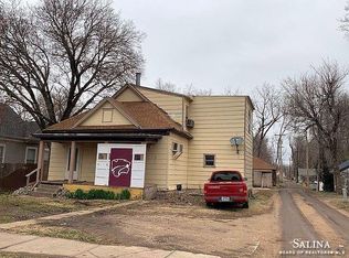 914 University Pl, Salina, KS 67401