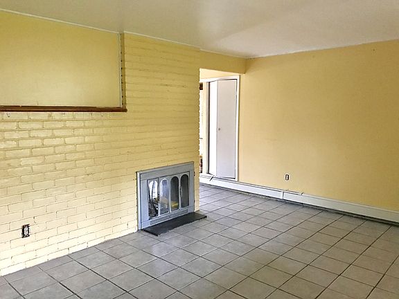 4th image of 18 Fawn Ln