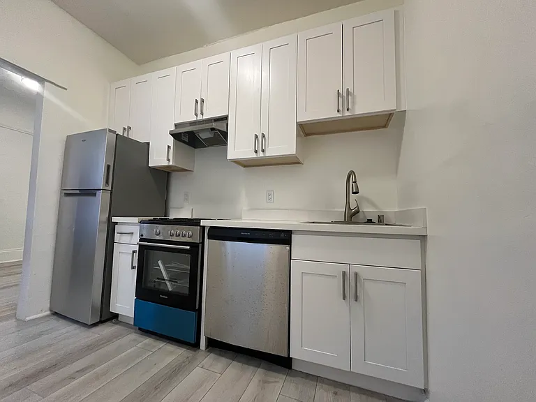 245 Leavenworth St — Photo 3
