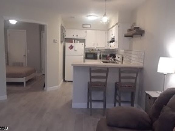 3rd image of 13 Cheswich Ct