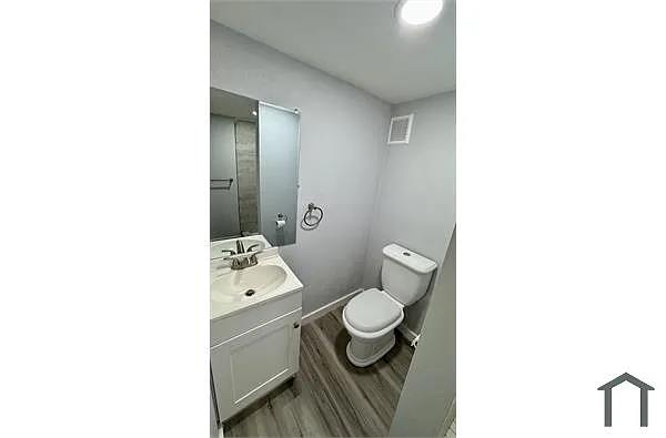 Building Photo - 1322 Avenue L #5