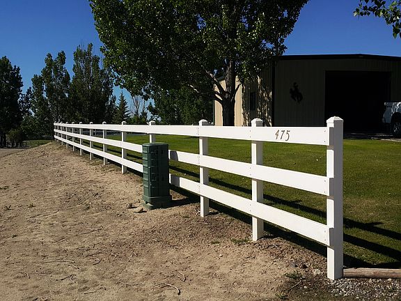 VINYL FENCING IN FRONT