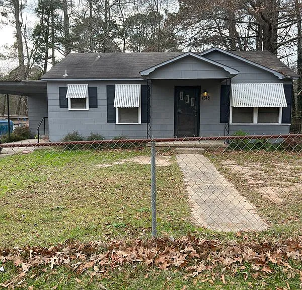 1318 N Mosby Ave — Photo 1