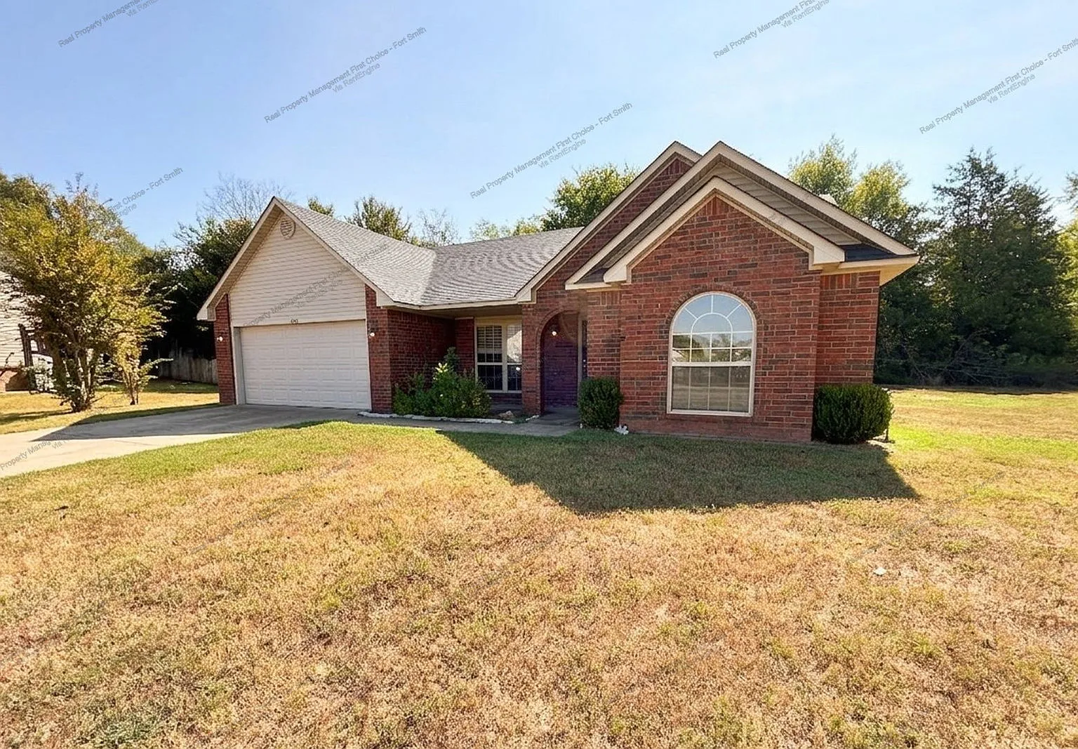 4 bed, 2.0 bath, 1696 sqft, $1,800 — Photo 2