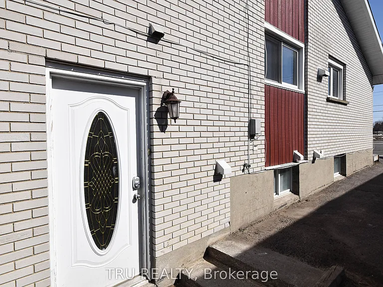 1847 Walkley Rd #B — Photo 2