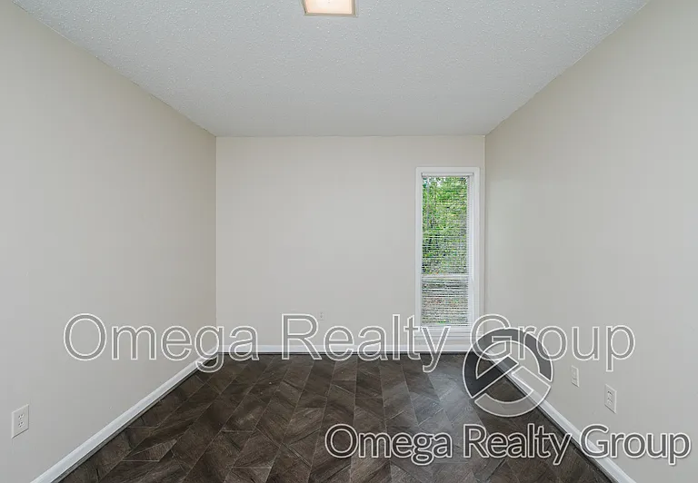 South Court Apartments — Photo 24
