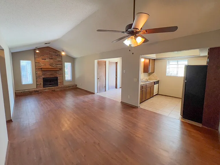 1303 N Fretz Ave — Photo 6
