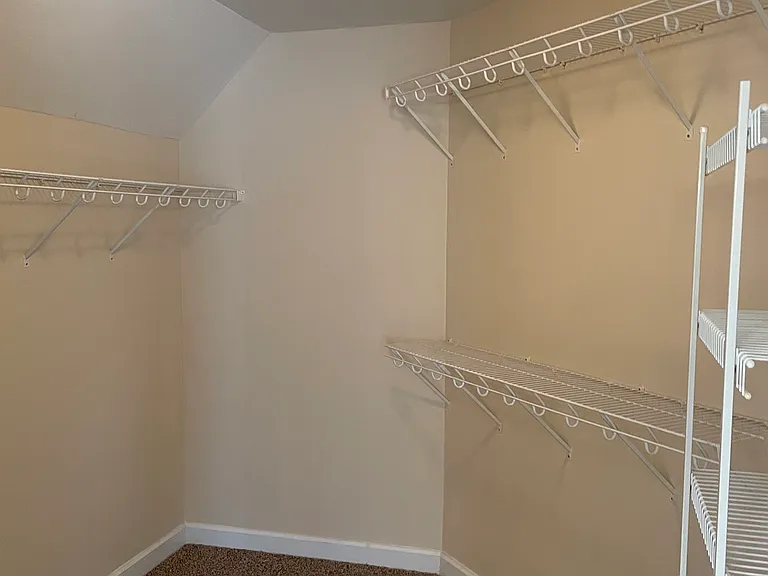1184 Farmington Dr — Photo 20