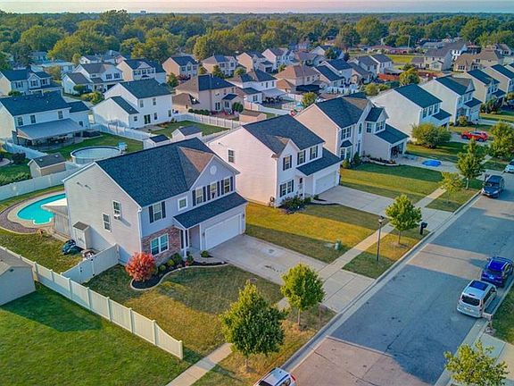 5th image of 38 Pine Cove Dr