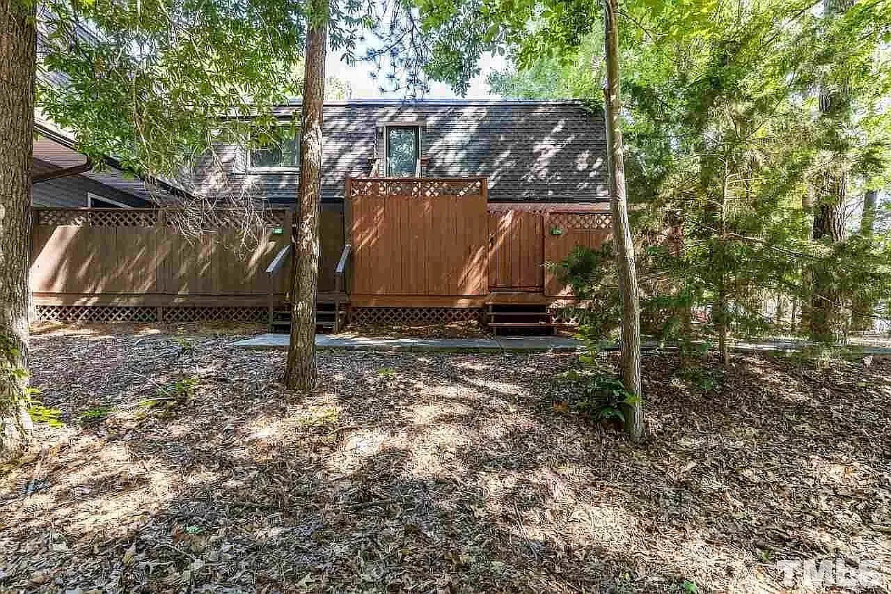 2 bed, 975 sqft, $1,295 — Photo 1