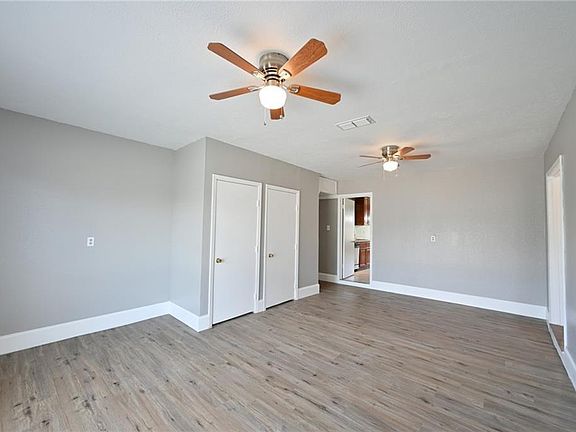 3rd image of 708 Vanderbilt Ln