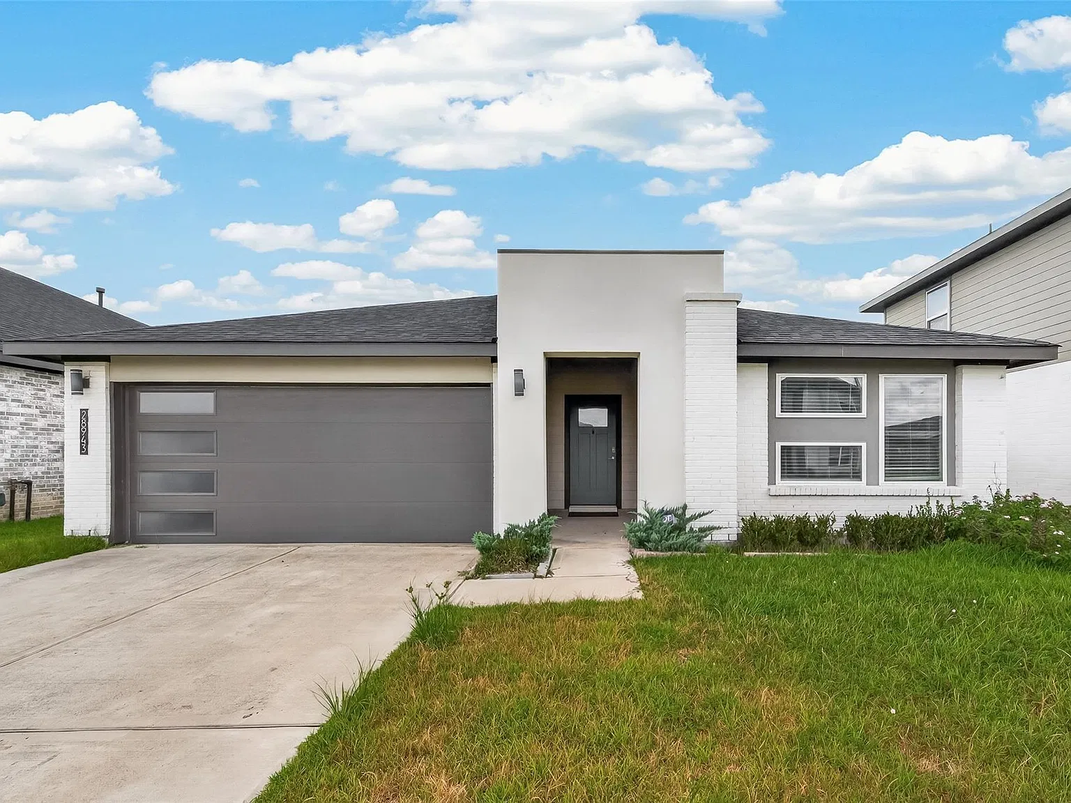4 bed, 2067 sqft, $2,399 — Photo 3