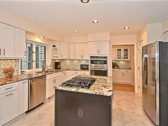 4th image of 8390 Westpointe Dr