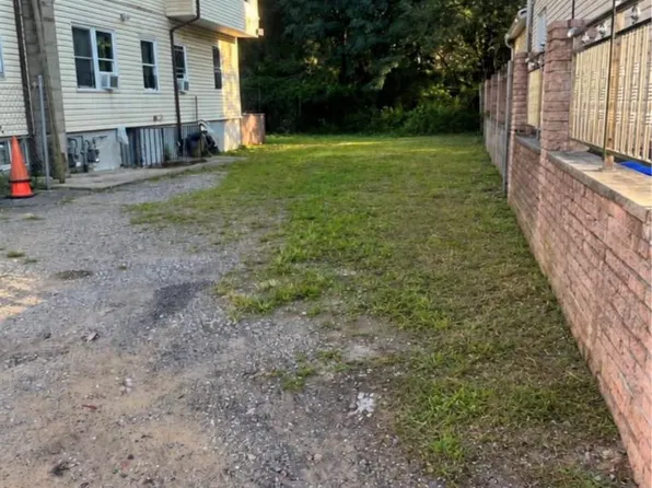 3 Lockman Place, Staten Island, NY 10303
