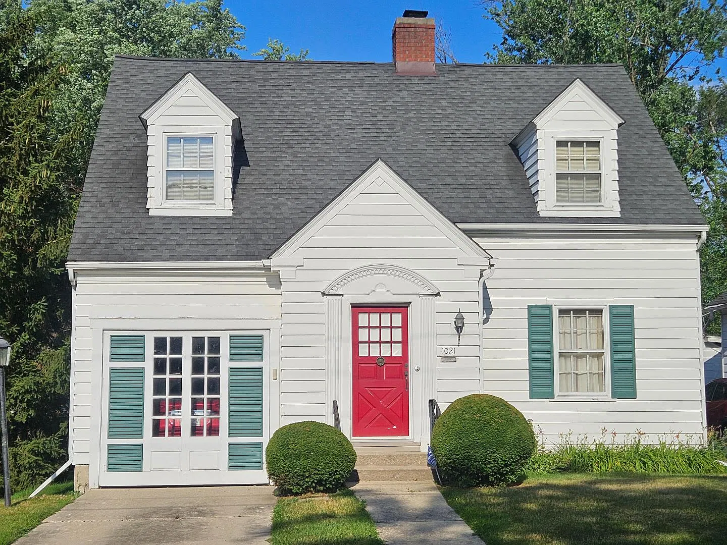 1021 Augusta Ave — Photo 1