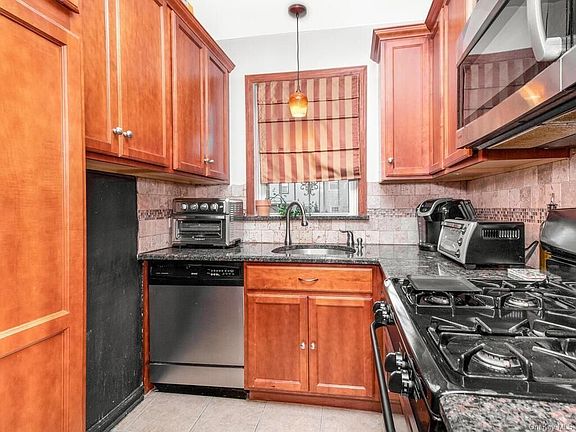 4th image of 4151 Grace Ave