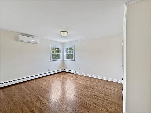 5th image of 187 Greencroft Ave