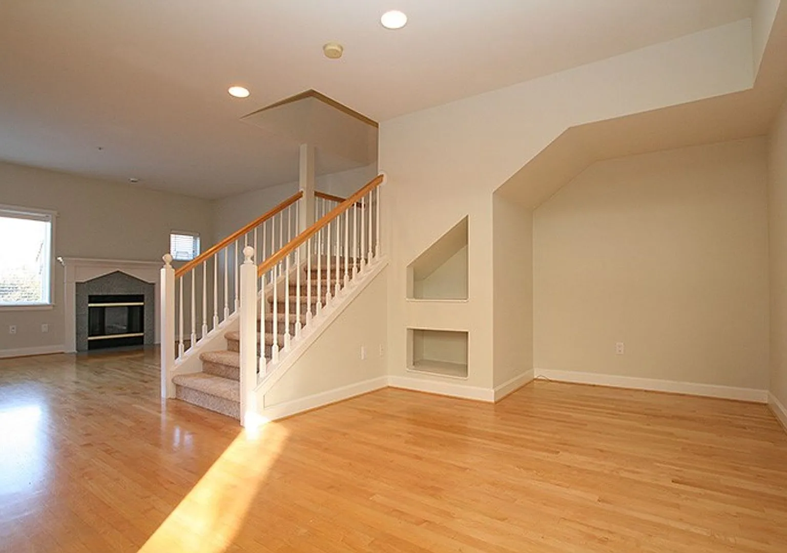 2bd/2.5ba Kirkland Townhome — Photo 2