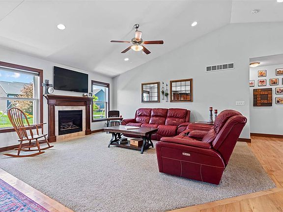 2nd image of 395 Carlyle Dr