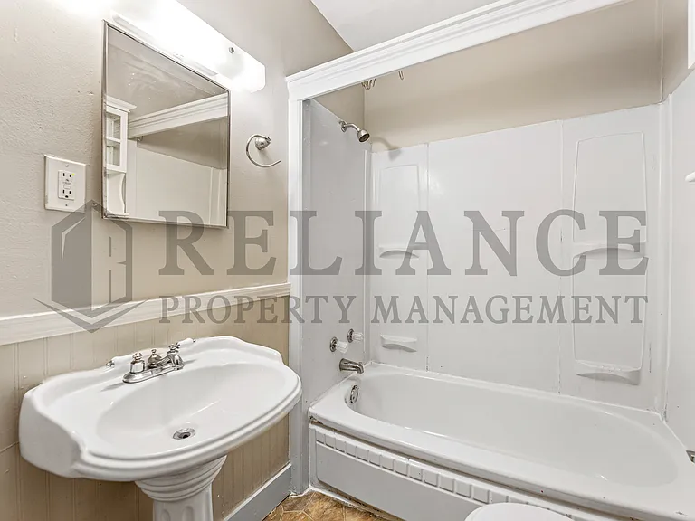 2719 W Douglas Ave — Photo 23