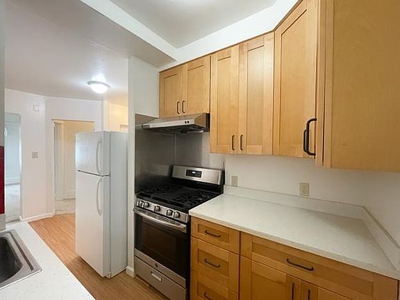 2nd image of 1017 Hyde St #2