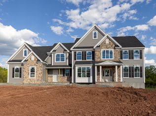 21 Sophie St, Readington, NJ 08876