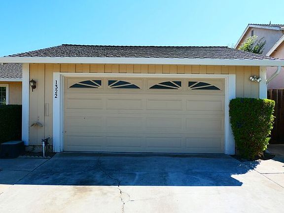2nd image of 1322 Cabrillo Ave
