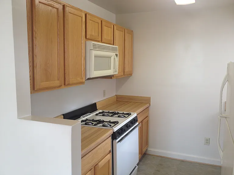 1 3rd St NE #8 — Photo 2