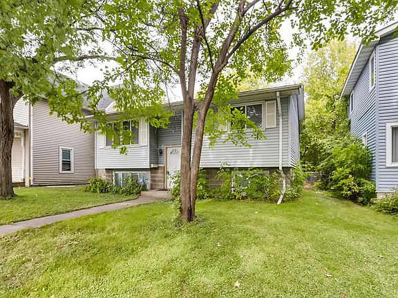 2nd image of 1785 Hyacinth Ave E