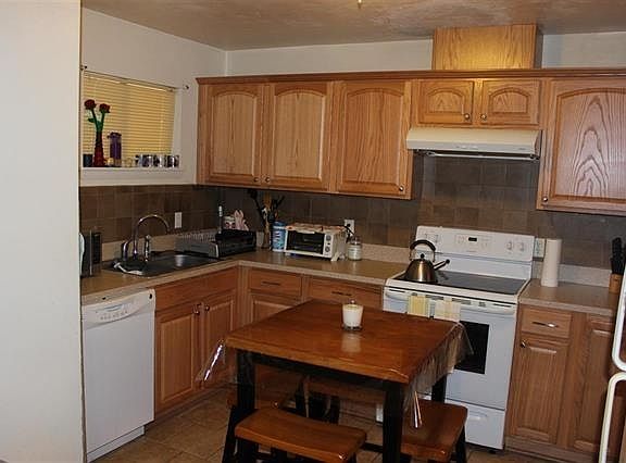 5th image of 266 S Villas Ct #A&b