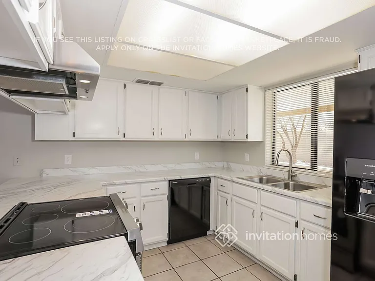 15230 N 19th Pl — Photo 5