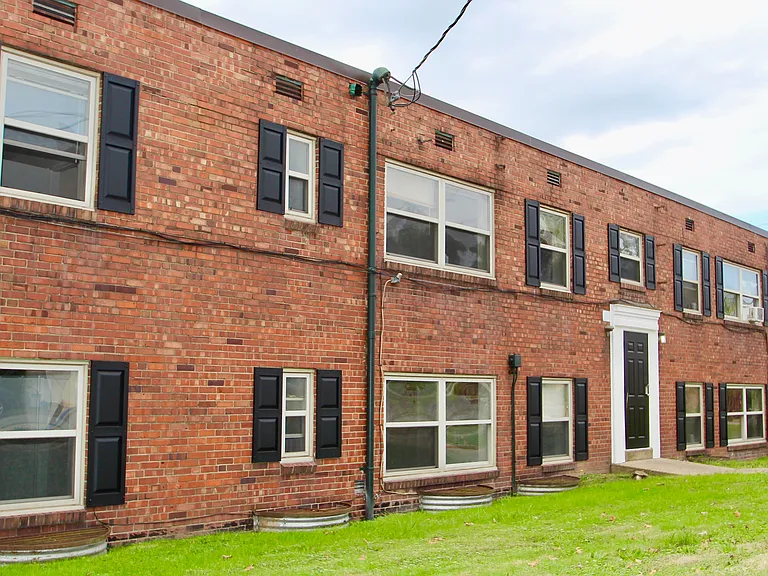 220 Hutchinson Ave — Photo 12