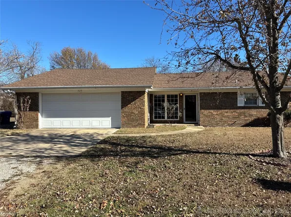 325 Jan Dr, Stratford, OK 74872