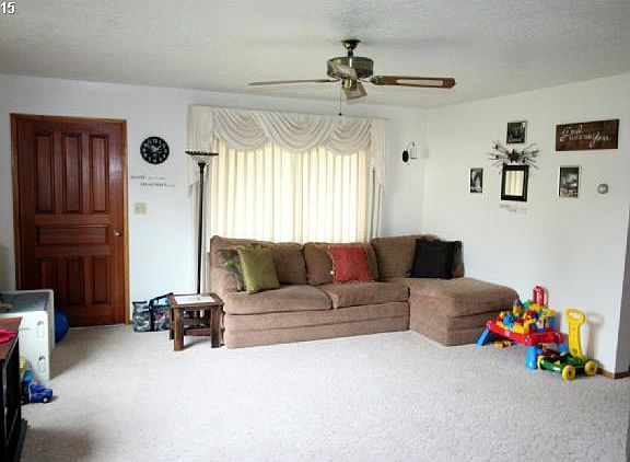 5th image of 202 S Douglas St