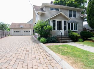 106 Humphrey St, MARBLEHEAD, MA 01945