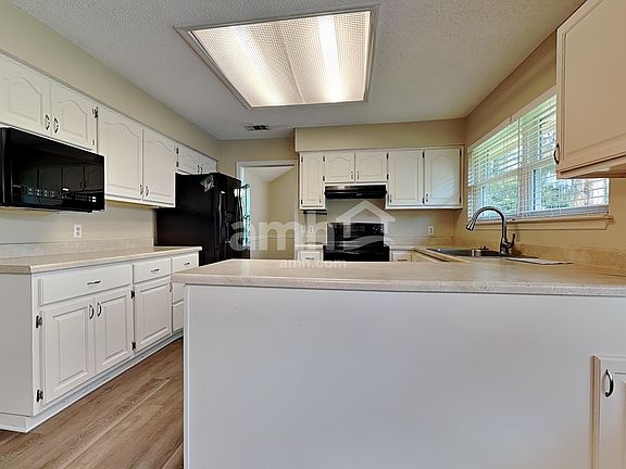 4th image of 170 Rosemont Ct