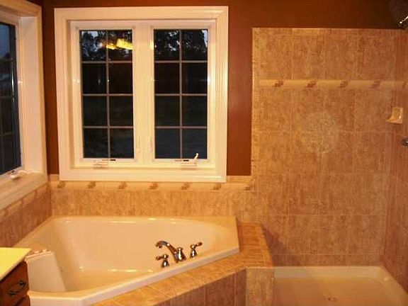 5th image of 7609 Lake Meadow Dr