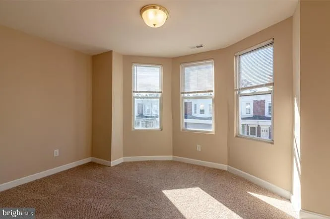 6241 N Woodstock St — Photo 7