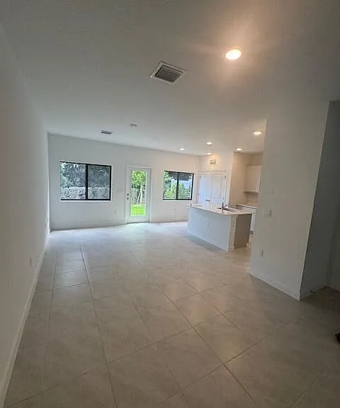 4844 Dillon St — Photo 5