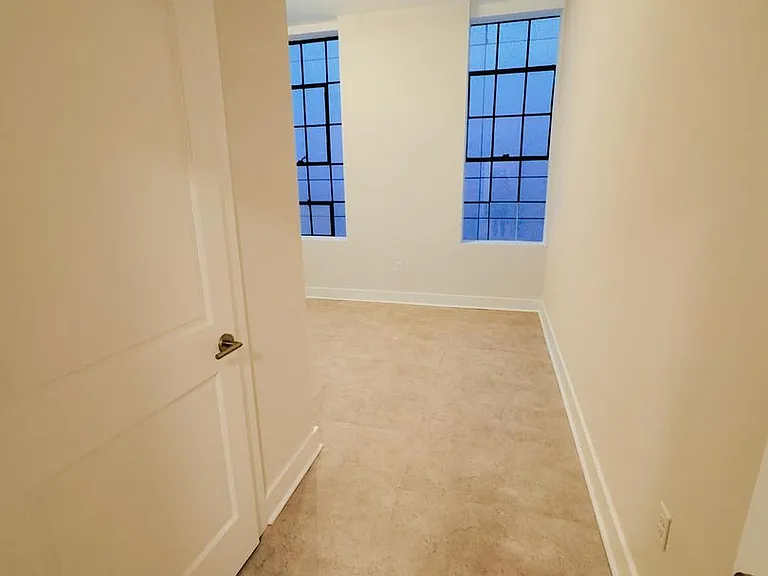 305 W 4th St — Photo 10