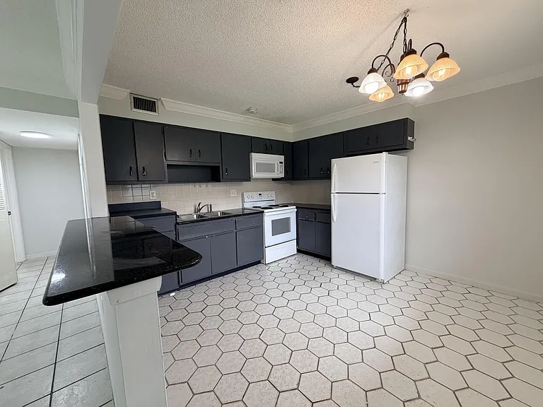 6191 SW 37th St #114 — Photo 1