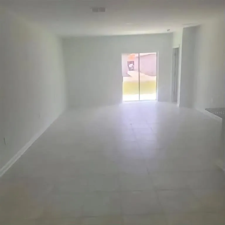5 bed, 2.5 bath, 2388 sqft, $2,600 — Photo 3