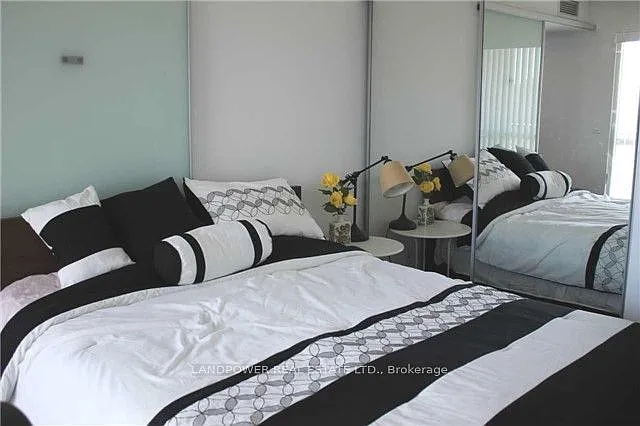 386 Yonge St #2504 — Photo 5