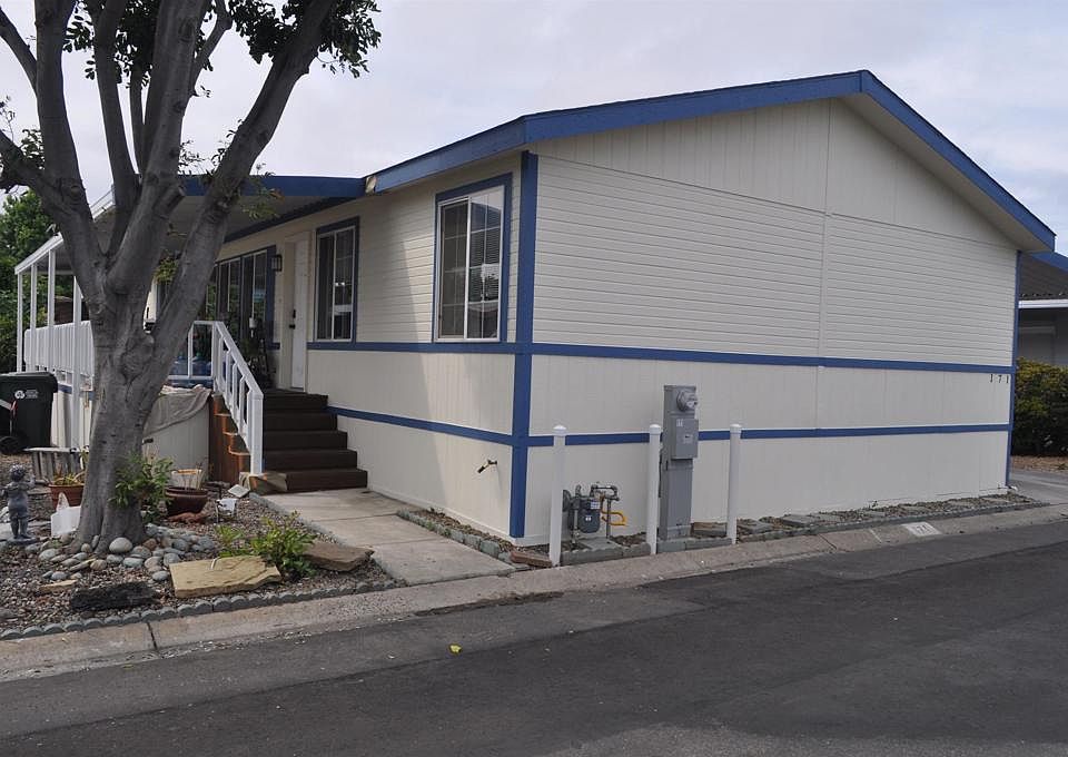 1st image of 2700 E Valley Pkwy Spc 171