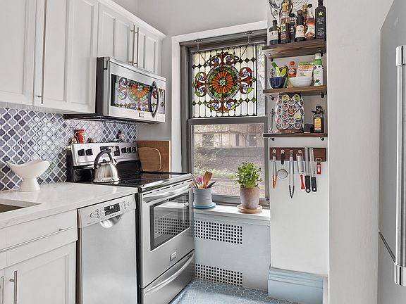 4th image of 230 Park Pl APT 1D