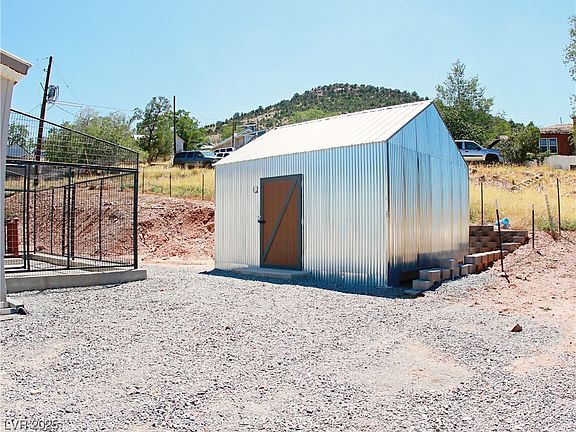 5th image of 437 Pioche St