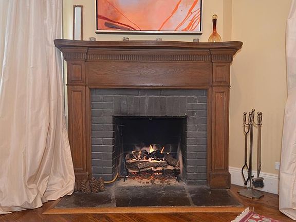 Living Room Gas Fireplace Detail