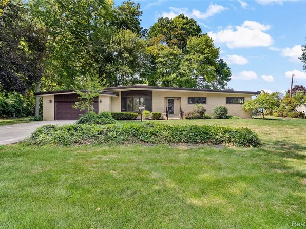 23146 Emmett St, Taylor, MI 48180