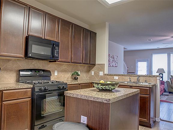 5th image of 11415 Dahlia Dale Dr
