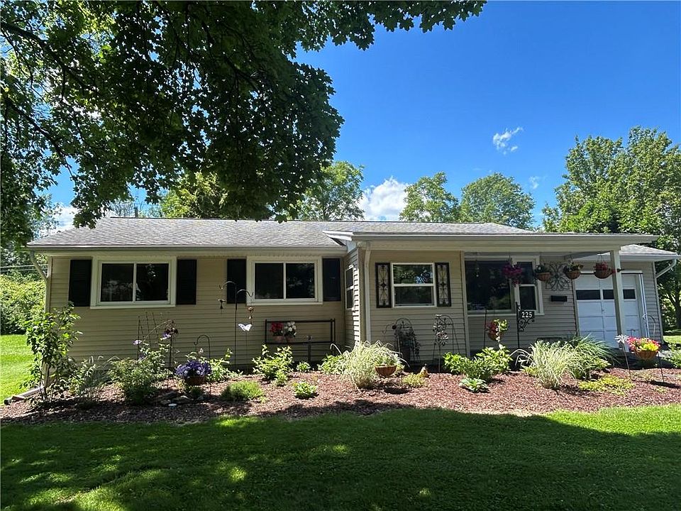 1st image of 225 N Park Dr